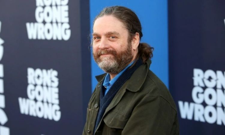 Quinn Lundberg's husband, Zach Galifianakis on a red carpet.